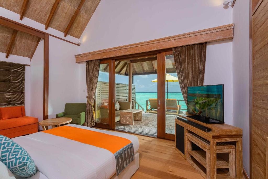 Plaża przy Dhigufaru Island Resort